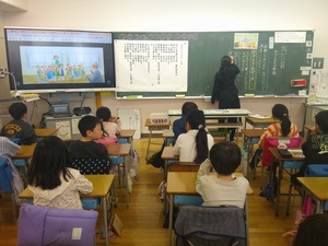 写真:2年生の道徳の授業の様子