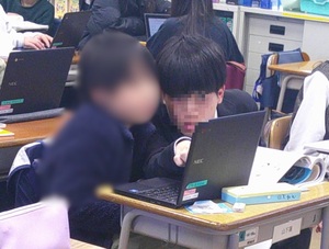 写真:5年生の社会科の授業の様子