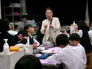 写真:理科の授業の様子