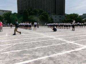 写真:志村第四中学校「大繩」の様子
