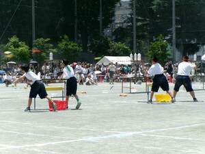 写真:板橋第三中学校「ペアチャレンジ投」の様子