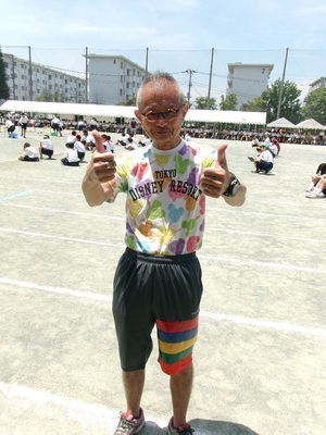 写真:5色をまとった武田校長