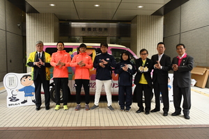 集合写真（板橋区長・デフリンピック出場選手・東京都聴覚障害者連盟と板橋区聴覚障害者協会の方）