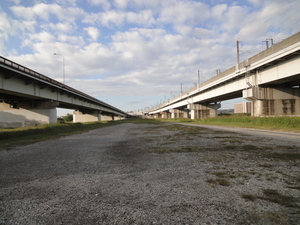 戸田橋下駐車場