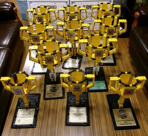 写真：FIRST® LEGO® League Challengeのトロフィー