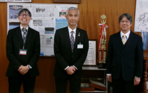 写真：中野校長（右）、名地副校長（左）と