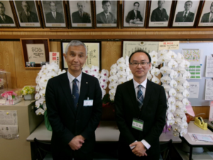 写真：海沼校長（右）と