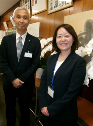 写真：樋口校長（右）と