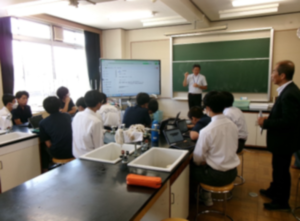 写真：修学旅行の事後学習（9年生）