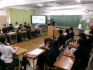 写真：9年生の学級活動