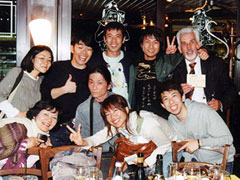 写真:仲間との記念撮影