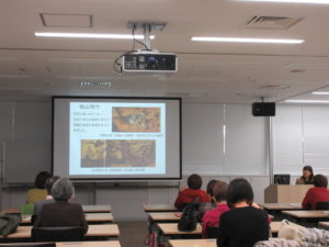 写真：桃山時代の狩野派についてのレクチャーの様子