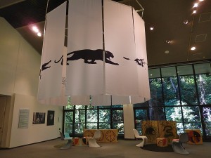 写真：展示室ロビーのディスプレイ