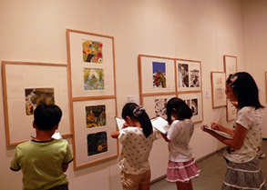 写真：小学生鑑賞教室の様子2