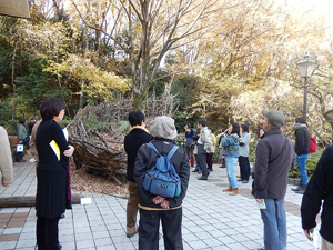 写真：2013年12月7日のギャラリートークの様子1