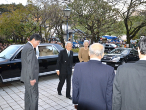 写真：天皇皇后両陛下のご来館の様子1