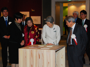 写真：皇后陛下美智子さまご来館の様子2