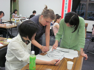 写真：2011年7月12日の制作の様子