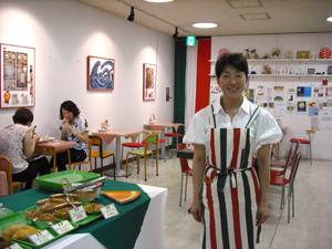 写真：カフェ・ボローニャの山崎店長