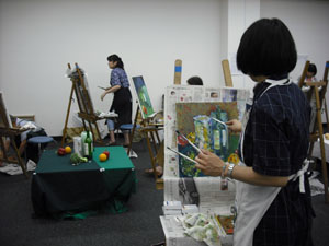 写真：2010年6月11日の油絵講座の様子