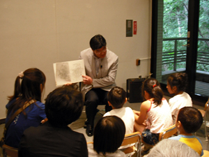 写真：2009年7月11日の読み聞かせの様子