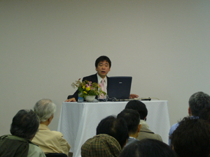 写真：2009年4月25日の講演会の様子