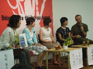 写真：2007年8月12日の対談会の様子