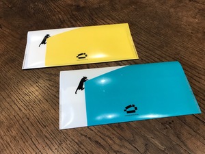2枚のチケットホルダーの写真