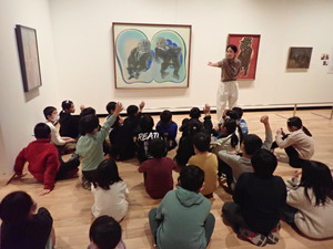 椅子という作品を見てる