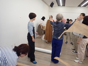 作業を行う人々