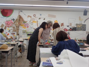アドバイスをするハリエットさん
