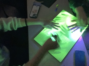 光を身体を使った遊び