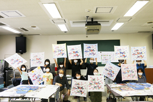 友禅の彩色バンダナづくり完成の様子