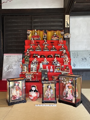 画像　ひな人形