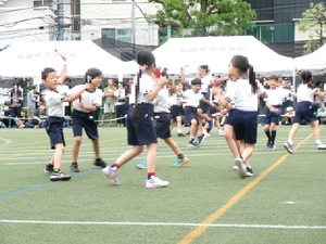 写真:2年生の表現活動のようす