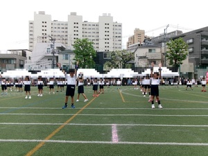 写真:1年生の表現活動の様子