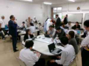 写真：授業後の校内研究会